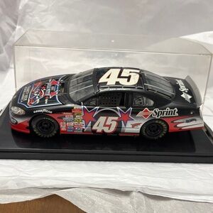 1:24 Diecast 45 Kyle Petty x 2001 Charity Ride Across America NASCAR stock car